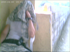 Agente dorme durante o serviço no presídio (Foto: Reprodução) Agente dorme durante o serviço no presídio (Foto: Reprodução)
