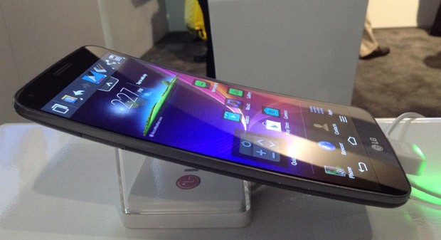 Smartphone LG G Flex tem tela curva e chega aos EUA por US$ 1 mil (Foto: Gustavo Petró/G1)