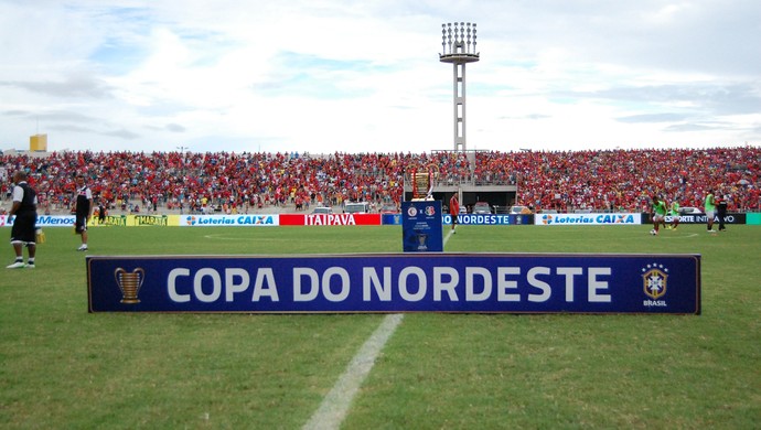 Torcida do Campinense, Amigão, final, Copa do Nordeste (Foto: Hevilla Wanderley / GloboEsporte.com)