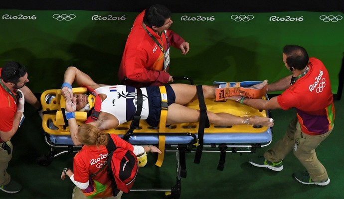 Samir Ait Said perna quebrada lesão ginástica Olimpíada Rio (Foto: Antonin Thuillier / AFP)