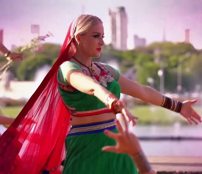 Angélica dança em parque de São Paulo (Foto: TV Globo)