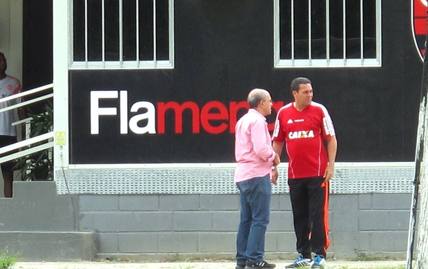Bandeira e Vanderlei Luxemburgo Flamengo (Foto: Thales Soares)