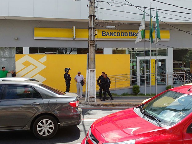 Assalto aconteceu na manhã desta quinta-feira (3) na avenida Prudente de Morais (Foto: Divulgação/PM)