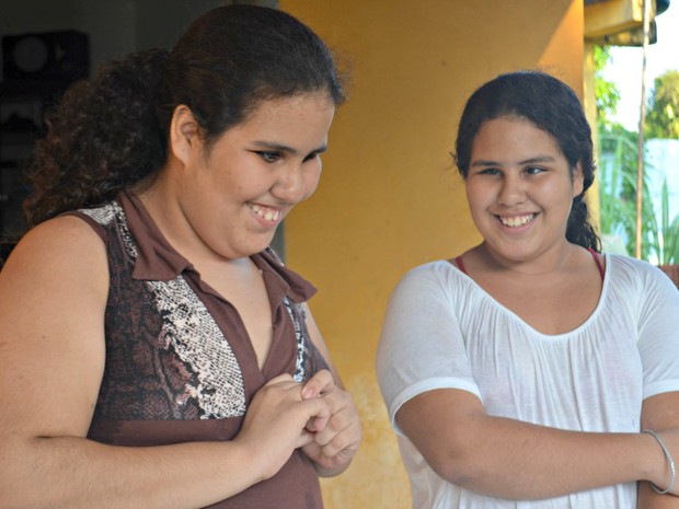 As gêmeas são muito unidades e fazem tudo juntas (Foto: Janine Brasil/G1)