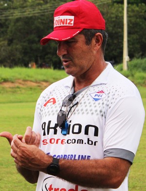 Paulo Moroni, treinador do Piauí (Foto: Emanuele Madeira/GloboEsporte.com)