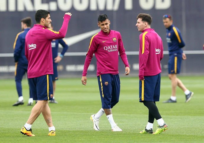 Luis Suárez, Neymar e Messi no treino do Barcelona (Foto: EFE/Toni Albir)