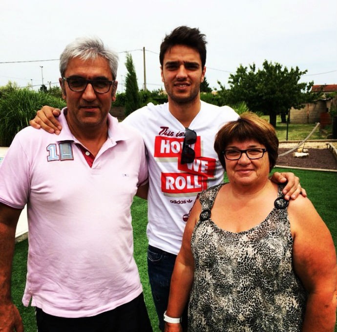 Clement posta foto ao lado da família (Foto: Reprodução Instagram)