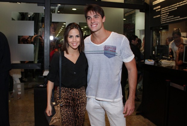 Pérola Faria com o namorado Maurício Mussalli (Foto: Thyago Andrade/Foto rio News)