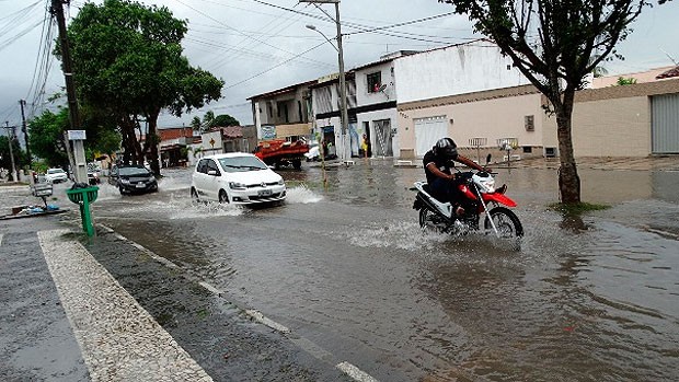 G Chuva Durante A Manh Deixa Ruas Alagadas Em Feira De Santana Na