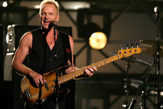 Sting também engordou o cofrinho e faturou R$ 5 milhões para cantar por meia hora (Foto: Reprodução)