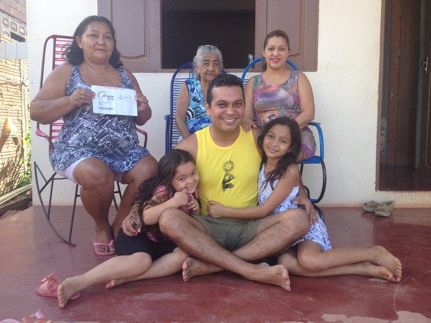 A família foi quem deu o maior apoio para que Dona Marinete voltasse a estudar. (Foto: Rodrigo Sales/G1)