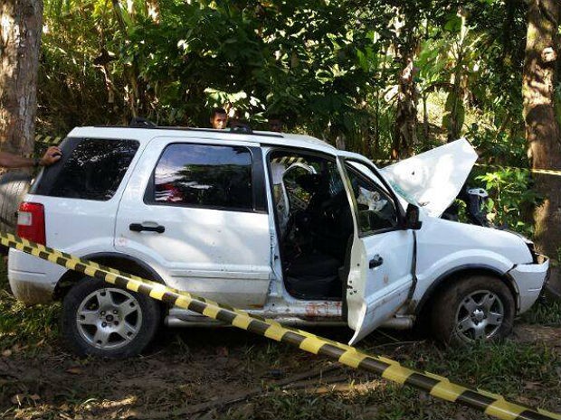 G1 Batida Faz Carro Cair De Ribanceira E Deixa Um Morto E Outro