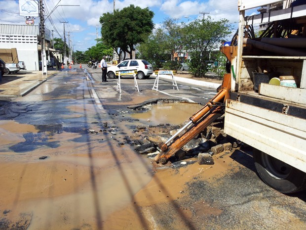 G1 Rompimento De Tubulação De água Causa Congestionamento Em Natal Notícias Em Rio Grande Do 3671