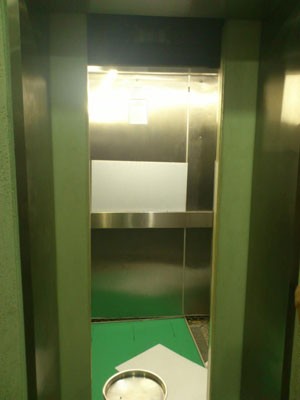 Gerência da filial do Centro da Otis mandou técnicos para apurar problema no elevador (Foto: Jaqueline Mendonça/Arquivo Pessoal)