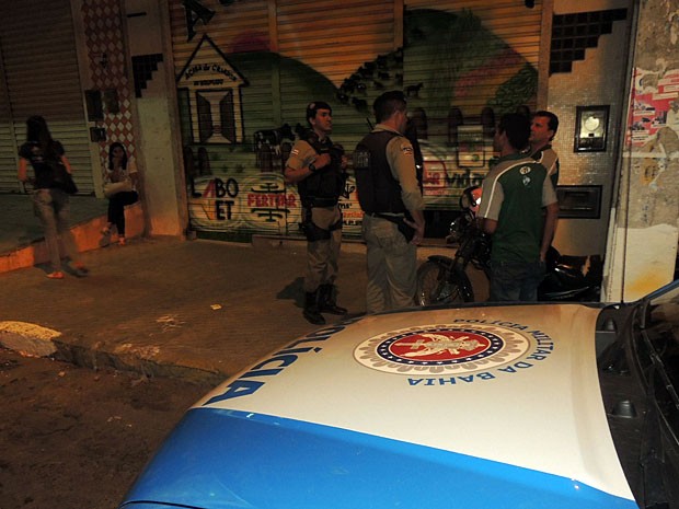 Policial ficou ferido, foi socorrido e passa bem, informou a polcia (Foto: Lay Amorim/Brumado Notcias)