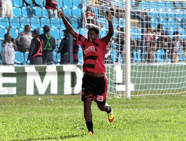 Kleber Pereira comemora gol contra Sampaio Corrêa pelo Campeonato Maranhense 2012 (Foto: Douglas Junior/O Estado)