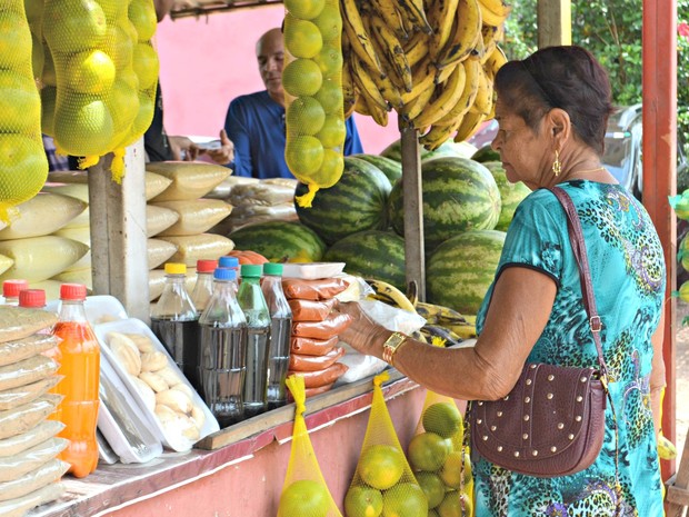 Feiras comunitárias acabam sendo uma boa pedida para os moradores de Rio Branco que tentam escapar da instabilidade que marca este período do ano no Acre (Foto: Iryá Rodrigues/G1) Feiras comunitárias acabam sendo uma boa pedida para os moradores de Rio Branco que tentam escapar da instabilidade que marca este período do ano no Acre (Foto: Iryá Rodrigues/G1)