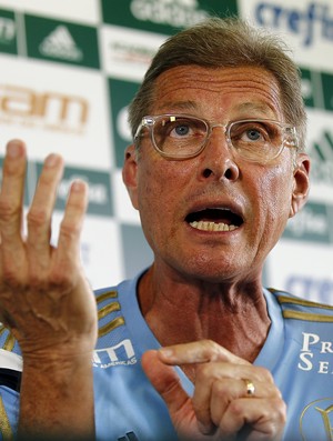Oswaldo se diz feliz no Verdão, mas admite desejo de voltar ao Fla