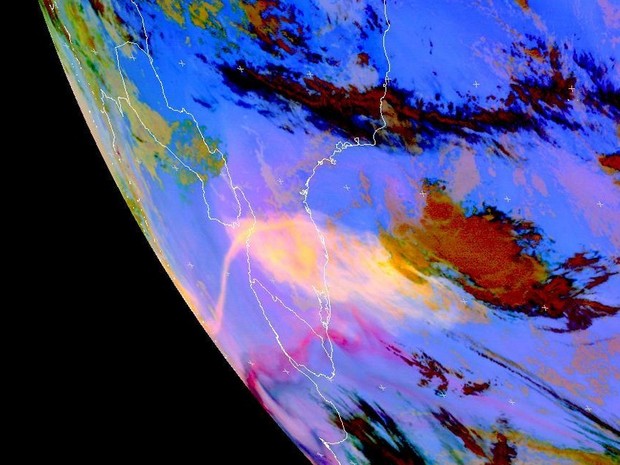 Imagens de satélite mostram nuvem de cinzas de vulcão chileno sobre Santa Catarina (Foto: Reprodução/Eumetsat)