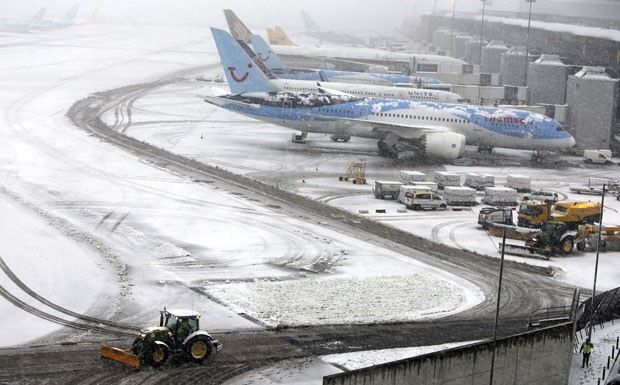 Resultado de imagem para nevasca aeroporto