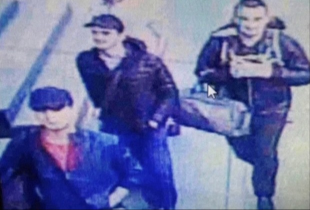 Turquia divulgou imagens de suspeitos de atentado em aeroporto de Istambul (Foto: Haberturk Newspaper/Reuters)