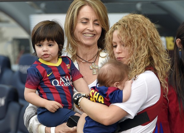 EGO - Shakira leva os filhos para verem jogo do pai, Gerard Piqué, na