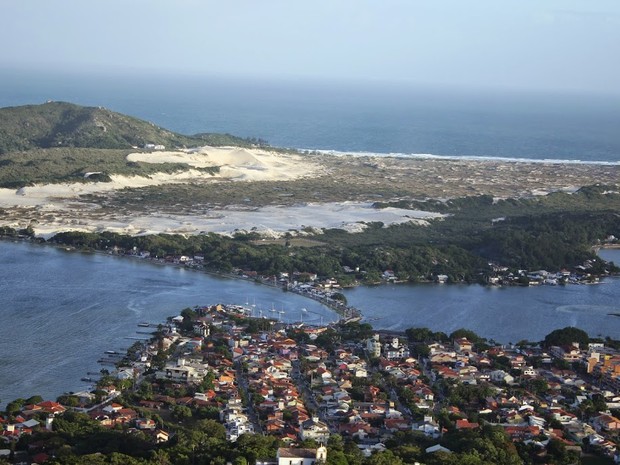 Em 2003, MPF ajuizou ação civil pública com objetivo de permitir o livre acesso às praias do bairro, ameaçado pela "ocupação desordenada" (Foto: Marcia Callegaro/G1) Em 2003, MPF ajuizou ação civil pública com objetivo de permitir o livre acesso às praias do bairro, ameaçado pela "ocupação desordenada" (Foto: Marcia Callegaro/G1)