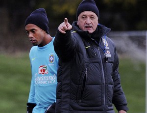 ronaldinho gaucho Luiz felipe scolari brasil treino (Foto: Ag&ecirc;ncia EFE)