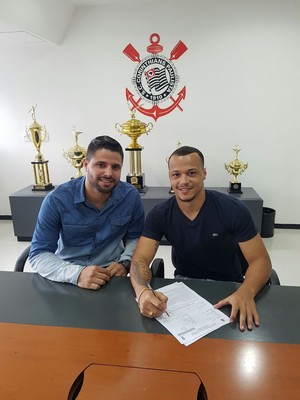 Natan, cria da base do Santos, fecha com o Corinthians por dois anos