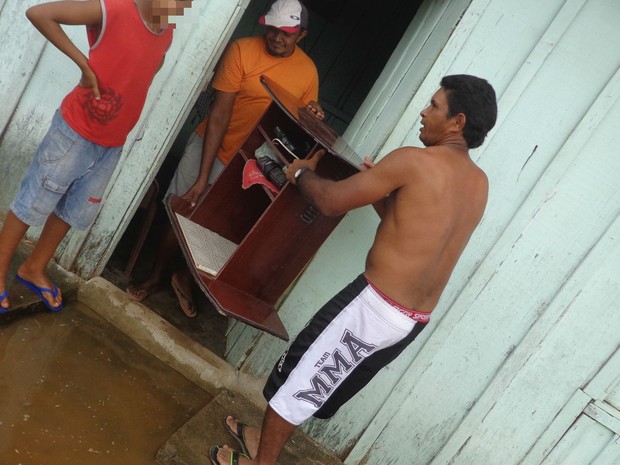 Cerca de 11 famílias foram abrigadas em uma escola de Araguanã (Foto: Divulgação/Defesa Civil Araguanã)