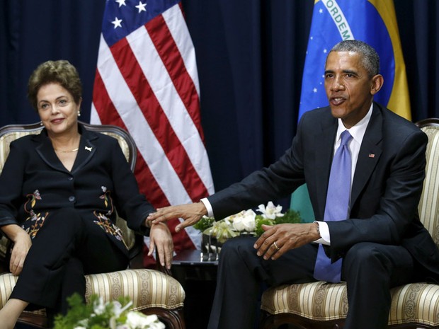 O presidente Barack Obama e a presidente Dilma Rousseff durante encontro na Cúpula das Américas, na Cidade do Panamá (Foto: Jonathan Ernst/Reuters)
