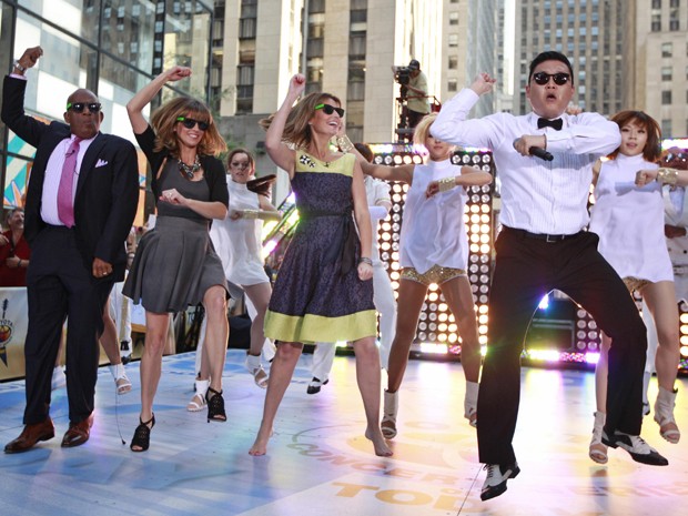 Psy canta e dança 'Gangnam style' no programa 'Today', da NBC (Foto: Reuters/Brendan McDermid )