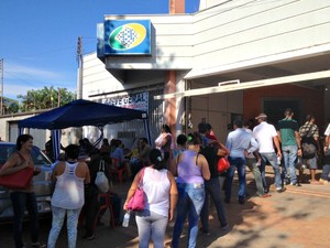 Agência d INSS em Porto Velho atende em média 700 pessoas por dia (Foto: Ísis Capistrano/ G1)