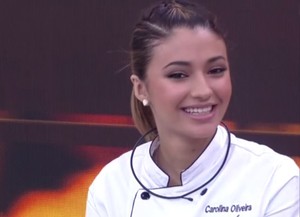 Carolina Oliveira participa do Super Chef Celebridades (Foto: TV Globo)