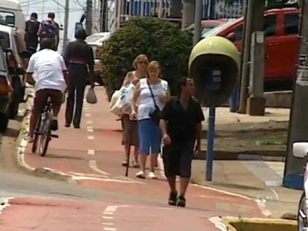 Com derrubada do veto do prefeito, ciclovias deverão sair das calçadas em Sorocaba (Foto: Reprodução/TV Tem)