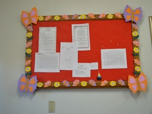 Lista com restrições alimentares está fixado na secretaria da escola (Foto: Magda Oliveira/G1)