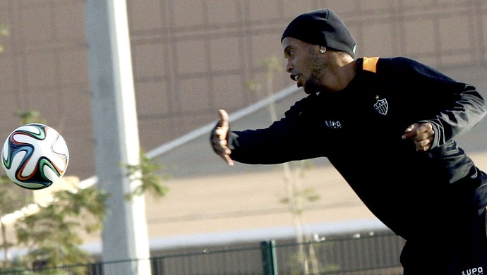 Ronaldinho Gaúcho treino Atlético-MG no Marrocos Mundial (Foto: EFE)