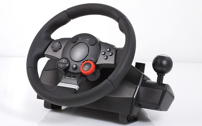Logitech Driving Force GT (Foto: Divulgação)