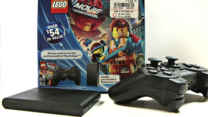 PlayStation TV bundle com o jogo LEGO Movie Videogame (Foto: Tais Carvalho/TechTudo)