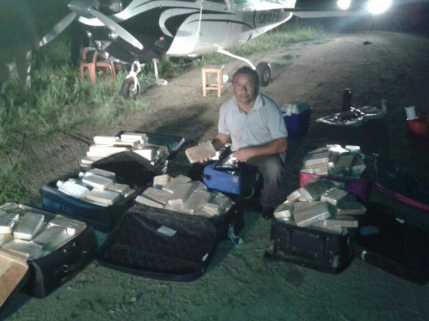 Avião continha cerca de 350 quilos de cocaína, diz polícia (Foto: SSPDS/Divulgação)