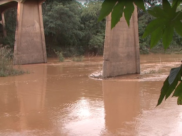 Nível do Rio São Francisco subiu cinco metros segundo Colônia dos Pescadores (Foto: Reprodução/TV Integração) Nível do Rio São Francisco subiu cinco metros segundo Colônia dos Pescadores (Foto: Reprodução/TV Integração)