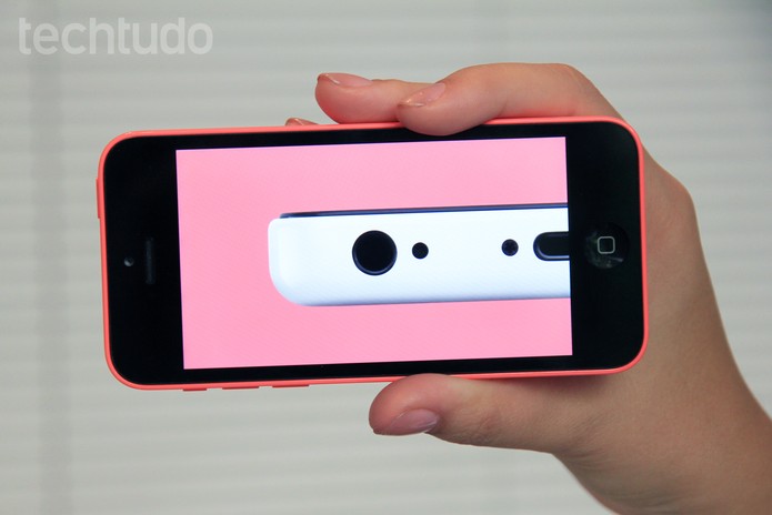 Vídeo do YouTube sendo executado na tela do iPhone 5C (Foto: Isadora Díaz/TechTudo) Vídeo do YouTube sendo executado na tela do iPhone 5C (Foto: Isadora Díaz/TechTudo)