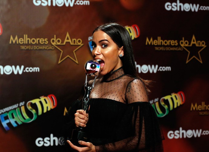 Anitta comemora troféu de Melhhores do Ano (Foto: Ellen Soares/Gshow)