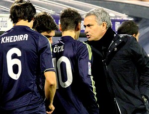 José Mourinho jogo Real Madrid Zaragoza (Foto: EFE)