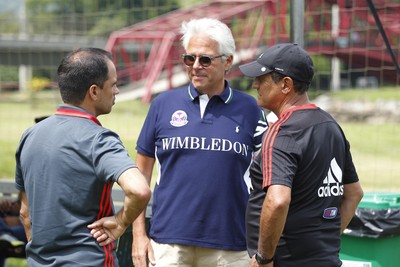 Caetano, Godinho e Muricy conversam em Mangaratiba (Foto: Gilvan de Souza / Flamengo.com.br) Caetano, Godinho e Muricy conversam em Mangaratiba (Foto: Gilvan de Souza / Flamengo.com.br)