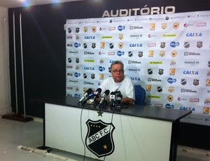 Josué Teixeira - técnico do ABC (Foto: Augusto Gomes/GloboEsporte.com)