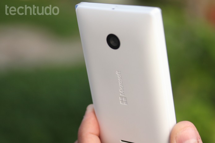 O Lumia 532 tem design moderno e tem apenas 136,3 gramas de peso (Foto: Lucas Mendes/TechTudo) O Lumia 532 tem design moderno e tem apenas 136,3 gramas de peso (Foto: Lucas Mendes/TechTudo)
