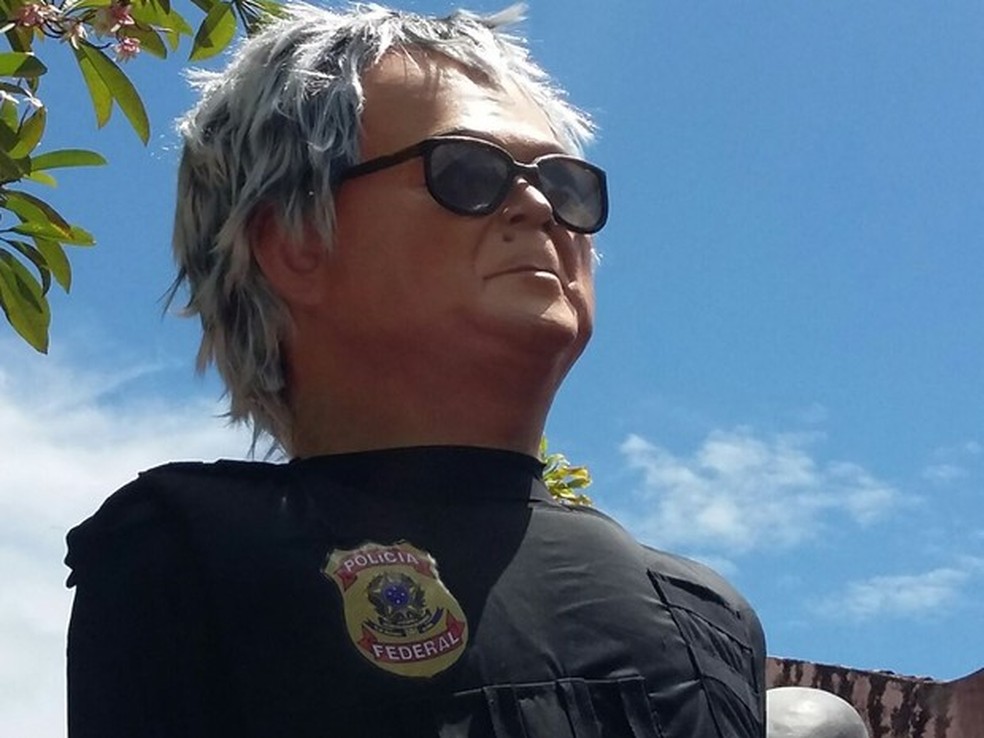 Newton Ishii, o 'japon&ecirc;s da Federal', virou boneco gigante e j&aacute; desfilou em Olinda (Foto: Pen&eacute;lope Ara&uacute;jo/G1)