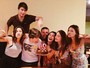 Marina Moschen antecipa festejos de aniversário com amigos de 'Malhação'