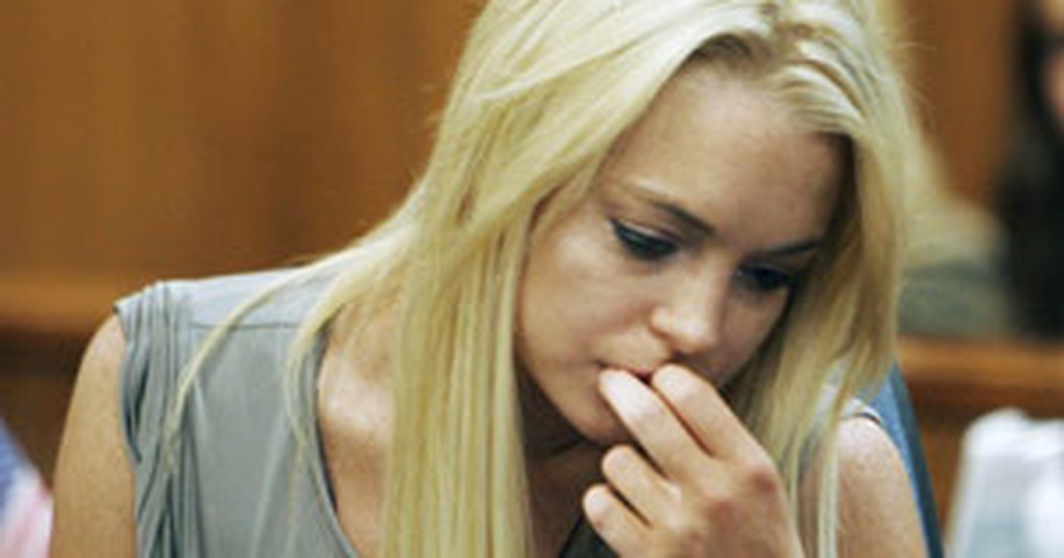 G1 No Twitter, Lindsay Lohan admite ter usado drogas após deixar